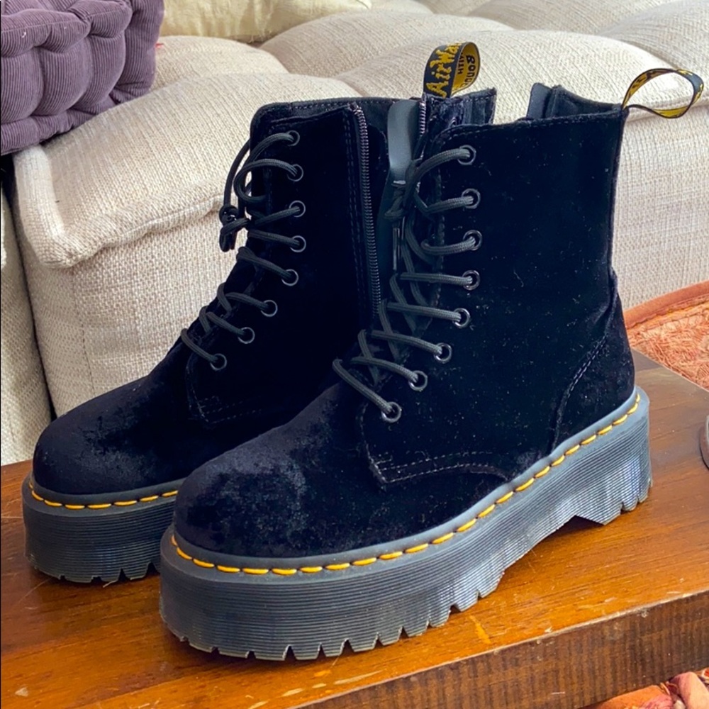 COPY - JADON VELVET PLATFORM DOC MARTEN BOOTS SIZ…